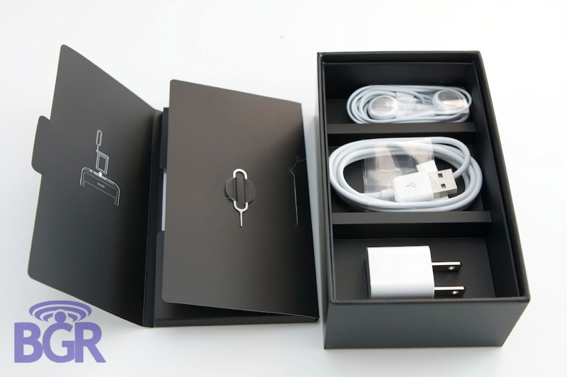 Illustration for article titled iPhone 3G First US Unboxing (Best Photos Yet)